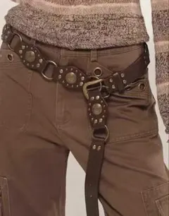 スタッズ付きブラウンベルト