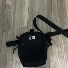 NEW ERA ブラック ショルダーバッグ