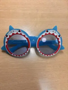 無難に似合う‼️サメデザイン 青色サングラス