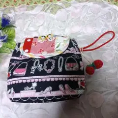 ギャザー入り キルト綿 ポーチ マトリョーシカの木のボタン付き