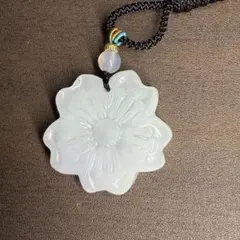 本翡翠 花形 ペンダント ネックレス　梅の花　ミャンマー産　無含浸　無着色可愛い