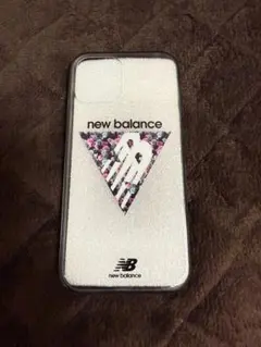 New Balance フラワー柄　iPhone12Proケースのサムネイル