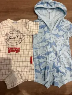 おさるのジョージ チェック柄ロンパースとサメ柄カバーオール