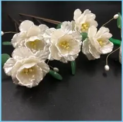 白茶の多層花びらの金属かんざし一本簪髪飾り　パール緑葉