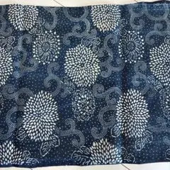 ■H064■古布■木綿■藍染　花唐草　両面柄　型染め　はぎれ■162cm