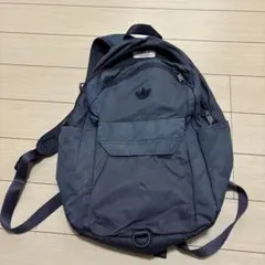 adidas ネイビー リュック