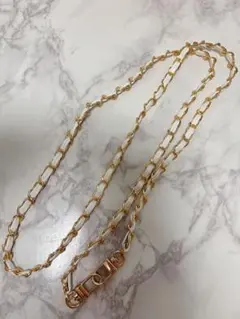 ゴールドとホワイトのスマホショルダーストラップ