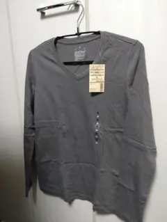 vネック Tシャツ