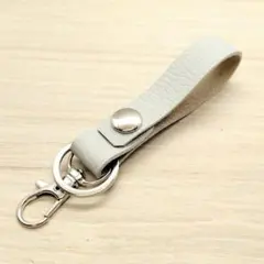 ループ キーホルダー ライトグレー キーリング 革 レザー ストラップ チャーム