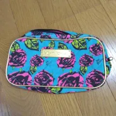 ◆非売品◆Betsey Johnson 薔薇柄ポーチのサムネイル