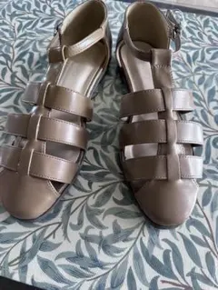 ベージュストラップサンダル