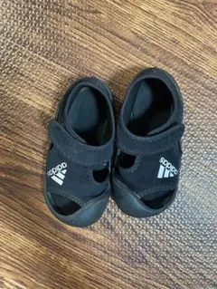 adidas ブラック ベビーサンダル　12.5cm