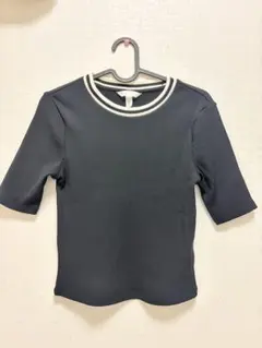 H&M 黒 Tシャツ ピチTのサムネイル