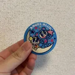 ナルミヤキャラクターズ　刺繍缶バッジビスケット　エンジェルブルー