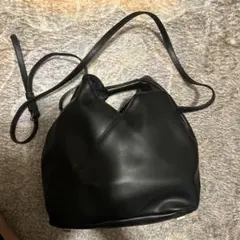 MM6 ブラック ショルダーバッグ