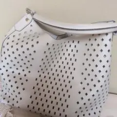 【BELLUCI】ベルルーシ　ホワイト　パンチングレザー　トートバッグ