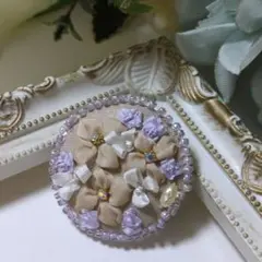 ❁くるみボタンのブローチ❁リボン刺繍 ハンドメイド お花 ピンク