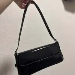 ブラックパテントレザーショルダーバッグ