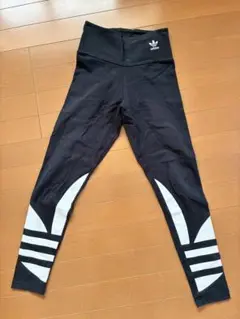 adidas 黒白ボトムス