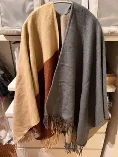 UNIQLO ポンチョ ストール マルチカラーのサムネイル