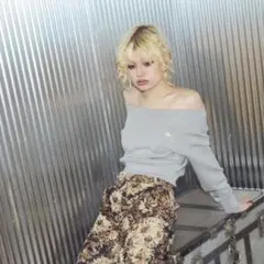 JUEMI オフショル グレー スウェット