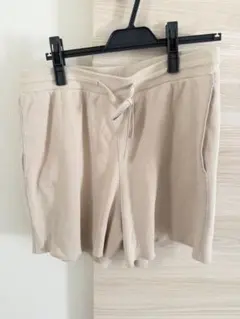 COS ニットショートパンツ ベージュ Mサイズのサムネイル