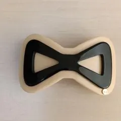 リボン型ヘアバレッタ　ベージュと黒