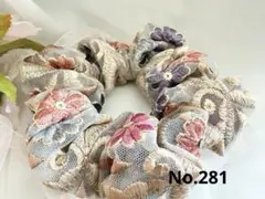 ハンドメイド ♡シュシュ フリル ターコイズブルー 花びら刺しゅう入 