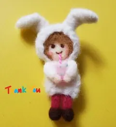 【SALE】うさ耳もこもこワンピースの女の子★羊毛フェルトブローチ★ハンドメイド