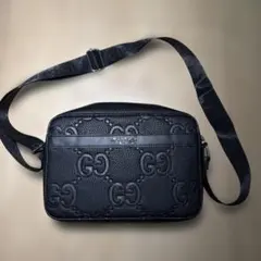 GUCCI GGエンボス ショルダーバッグ ブラック
