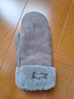 UGG グレー スエード ミトン　右手のみ
