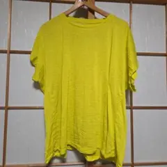 ISSEY MIYAKE me ツイスト加工 半袖Tシャツ イエローのサムネイル