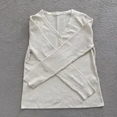 GU アイボリー Vネック リブ編みセーター M