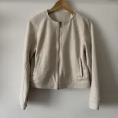 アンドミー　ノーカラージャケット　アイボリー ベージュ　Mサイズ