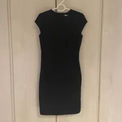 美品　H&M 黒　ひざ丈ワンピース 半袖 プリーツデザイン