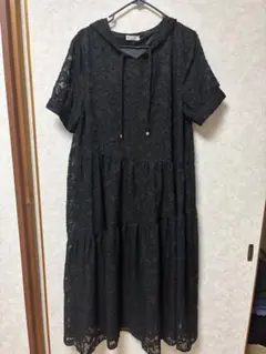 axes femme フード付きティアードワンピース