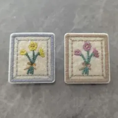 ハンドメイド刺繍のナチュラルなブローチ・バッジ 色違い 2個セット ピンク 黄色
