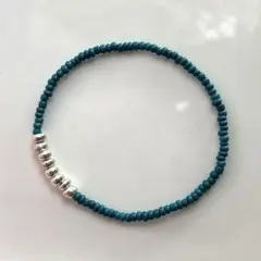 ハンドメイド ビーズブレスレット 濃いターコイズブルー 1ミリ粒×メタルビーズ