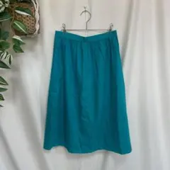 エメラルドブルー　スカート　春色