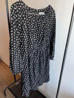 花柄 長袖 ひざ丈ワンピース