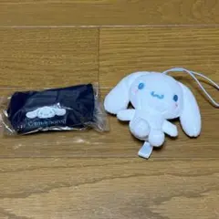 サンリオ　ルーズソックス風　ペットボトルカバー　シナモロール　シナモン　ガチャ