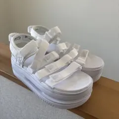 NIKE ホワイト ストラップサンダル 厚底