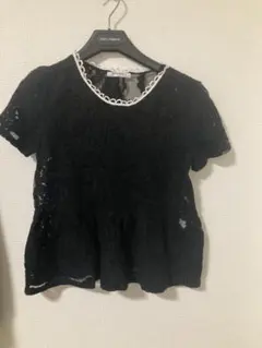 ZARA TRAFALUC ブラックレーストップス　半袖のサムネイル