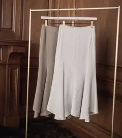 【新品】herlipto Asymmetry Hem Satin Skirt Sのサムネイル