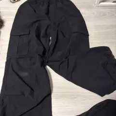 ブラックカーゴパンツ