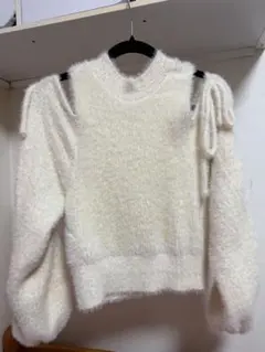 NICE CLAUP ホワイトオフショルダーニット