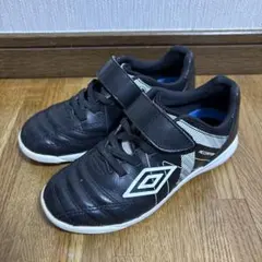 Umbro フットサルシューズ ブラック/ホワイト　19cm
