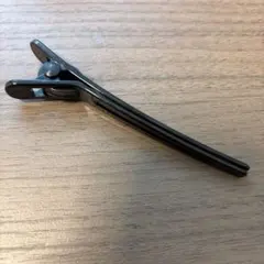 黒のヘアクリップ 中型