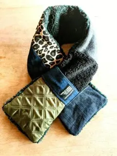 軽くて暖かい　さっと巻けるレオパード　ヒョウ柄　デニム　ボアマフラー