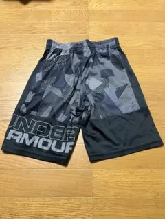 アンダーアーマー　ハーフパンツ